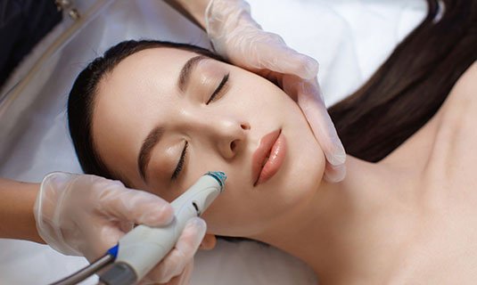 Read more about the article Ultimate Guide to HydraFacial Treatment At Skinbliss, Hyderabad