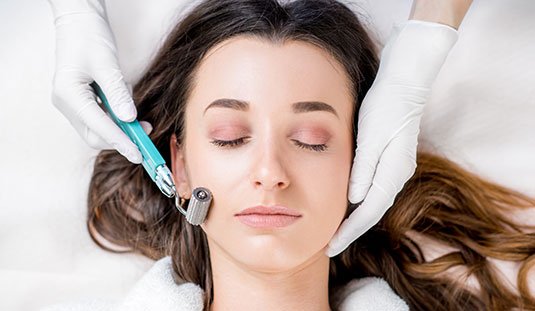 Read more about the article What Is a Microdermabrasion Facial Treatment? Dr. Deepali at Skinbliss