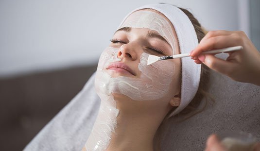 Read more about the article Transform your skin with Chemical Peels at Skinbliss Clinic