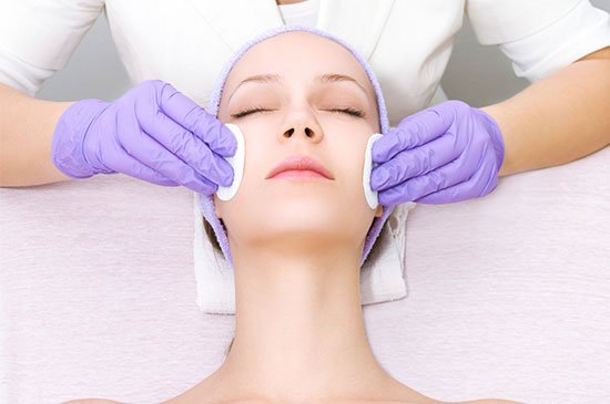 Read more about the article A Fresh Start: Exploring the Benefits of Chemical Peels